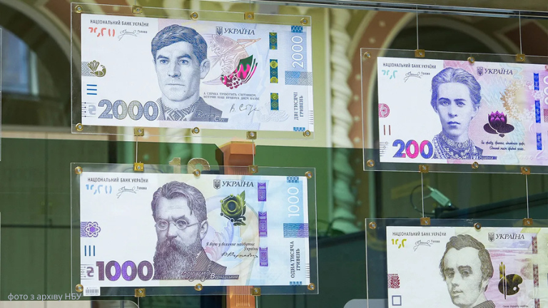 Нова купюра 2000 гривень із Василем Стусом.    Кого Україна обирає обличчям своєї валюти